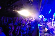 FLOW「FLOW WORLD TOUR 2015 極 -kiwami-」台湾・台北 The Wall公演の様子。(写真提供:アミューズ)