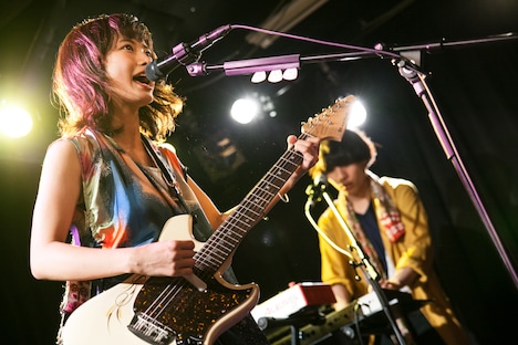 Mayu「Mayuです！バンドでゆく、改名ごあいさツアー!!」東京・LOOP ANNEX公演の様子。（撮影：Atsushi Ito）