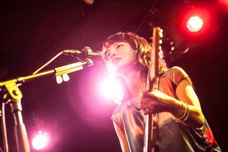 Mayu「Mayuです！バンドでゆく、改名ごあいさツアー!!」東京・LOOP ANNEX公演の様子。（撮影：Atsushi Ito）
