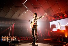 TAKURO（G）（撮影：岡田裕介 ）