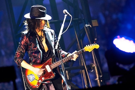 TAKURO（G）（撮影：岡田裕介）