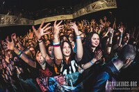 ムックヨーロッパツアーの様子。（写真提供：ソニー・ミュージックアソシエイテッドレコーズ）