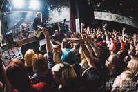 ムックヨーロッパツアーの様子。（写真提供：ソニー・ミュージックアソシエイテッドレコーズ）