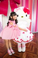 古川未鈴とハローキティ。  (c)1976, 2015 SANRIO CO., LTD. APPROVAL NO. G553372