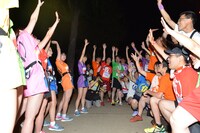 スタート前の決起集会の様子。