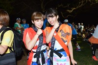 佐藤綾乃のミサンガを付けた仙石みなみ、関根梓。