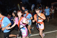 1区のスタート直後の古川小夏、関根梓。