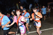 1区のスタート直後の古川小夏、関根梓。