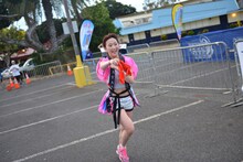 2区に到着し佐保明梨にタスキを渡す古川小夏。