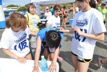 6区到着直後の新井愛瞳。