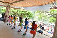 アップアップガールズ（仮）によるライブの様子。