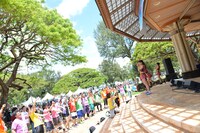 アップアップガールズ（仮）によるライブの様子。