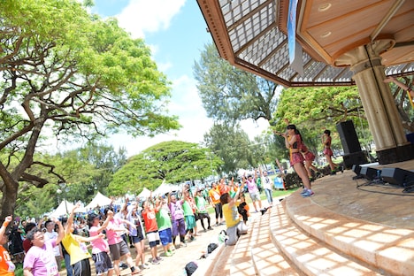 アップアップガールズ（仮）によるライブの様子。