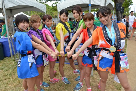 ゴール直後の記念撮影の様子。