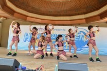 アップアップガールズ（仮）によるライブの様子。