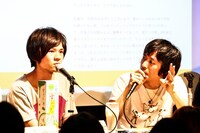 ヤマサキセイヤ（左 / キュウソネコカミ）とコヤマシュウ（右 / SCOOBIE DO）。（撮影：渡邉一生）