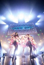 「PASSPO☆ ワンマンフライトツアー2015 ～More Attention～」東京・赤坂BLITZ公演の様子。（撮影：塚原孝顕）