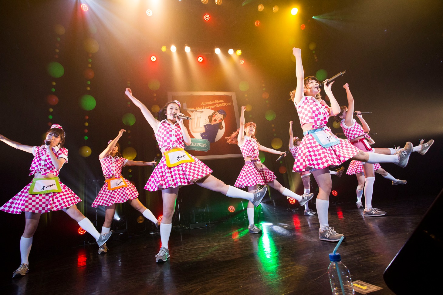 「PASSPO☆ ワンマンフライトツアー2015 ～More Attention～」東京・赤坂BLITZ公演の様子。（撮影：塚原孝顕）