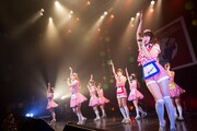 「PASSPO☆ ワンマンフライトツアー2015 ～More Attention～」東京・赤坂BLITZ公演の様子。（撮影：塚原孝顕）