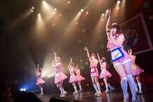 「PASSPO☆ ワンマンフライトツアー2015 ～More Attention～」東京・赤坂BLITZ公演の様子。（撮影：塚原孝顕）