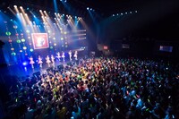 「PASSPO☆ ワンマンフライトツアー2015 ～More Attention～」東京・赤坂BLITZ公演の様子。（撮影：塚原孝顕）