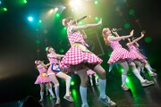 「PASSPO☆ ワンマンフライトツアー2015 ～More Attention～」東京・赤坂BLITZ公演の様子。（撮影：塚原孝顕）