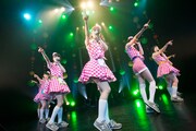 「PASSPO☆ ワンマンフライトツアー2015 ～More Attention～」東京・赤坂BLITZ公演の様子。（撮影：塚原孝顕）
