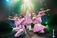 「PASSPO☆ ワンマンフライトツアー2015 ～More Attention～」東京・赤坂BLITZ公演の様子。（撮影：塚原孝顕）