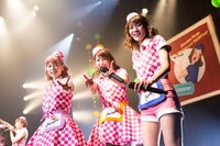「PASSPO☆ ワンマンフライトツアー2015 ～More Attention～」東京・赤坂BLITZ公演の様子。（撮影：塚原孝顕）