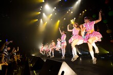 「PASSPO☆ ワンマンフライトツアー2015 ～More Attention～」東京・赤坂BLITZ公演の様子。（撮影：塚原孝顕）