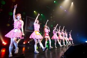 「PASSPO☆ ワンマンフライトツアー2015 ～More Attention～」東京・赤坂BLITZ公演の様子。（撮影：塚原孝顕）