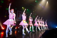 「PASSPO☆ ワンマンフライトツアー2015 ～More Attention～」東京・赤坂BLITZ公演の様子。（撮影：塚原孝顕）