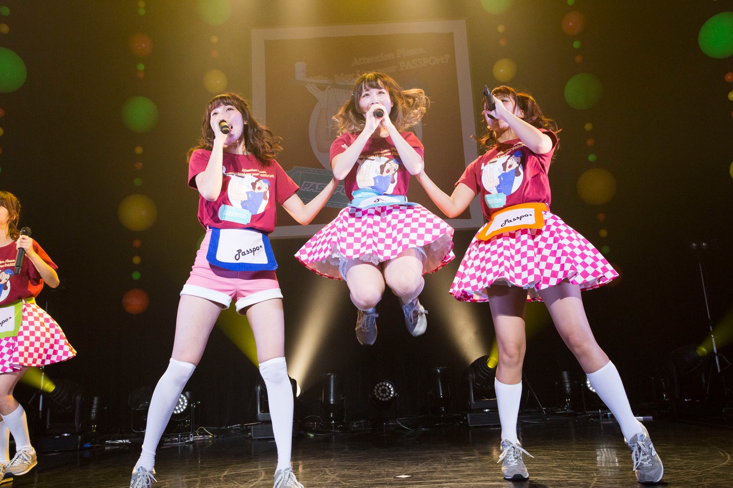 「PASSPO☆ ワンマンフライトツアー2015 ～More Attention～」東京・赤坂BLITZ公演の様子。（撮影：塚原孝顕）「PASSPO☆ ワンマンフライトツアー2015 ～More Attention～」東京・赤坂BLITZ公演の様子。（撮影：塚原孝顕）