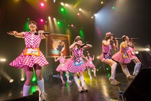 「PASSPO☆ ワンマンフライトツアー2015 ～More Attention～」東京・赤坂BLITZ公演の様子。（撮影：塚原孝顕）