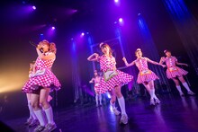 「PASSPO☆ ワンマンフライトツアー2015 ～More Attention～」東京・赤坂BLITZ公演の様子。（撮影：塚原孝顕）