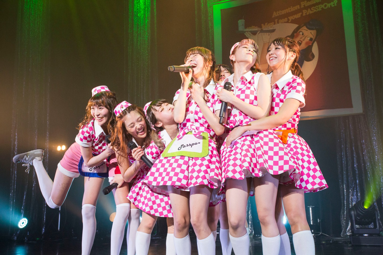 「PASSPO☆ ワンマンフライトツアー2015 ～More Attention～」東京・赤坂BLITZ公演の様子。（撮影：塚原孝顕）
