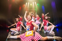 「PASSPO☆ ワンマンフライトツアー2015 ～More Attention～」東京・赤坂BLITZ公演の様子。（撮影：塚原孝顕）「PASSPO☆ ワンマンフライトツアー2015 ～More Attention～」東京・赤坂BLITZ公演の様子。（撮影：塚原孝顕）