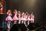 「PASSPO☆ ワンマンフライトツアー2015 ～More Attention～」東京・赤坂BLITZ公演の様子。（撮影：塚原孝顕）