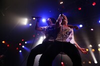 左からギルガメッシュの左迅（Vo）、KeiGo（Another Story / Vo）。（Photo by Kohei Suzuki）