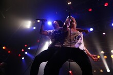 左からギルガメッシュの左迅（Vo）、KeiGo（Another Story / Vo）。（Photo by Kohei Suzuki）