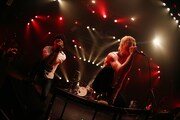 ギルガメッシュの左迅(Vo)が飛び入りしたAnother Storyのステージの様子。(Photo by Kohei Suzuki)