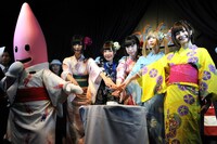 ノッポン弟とともに点灯スイッチを押すバンドじゃないもん！。