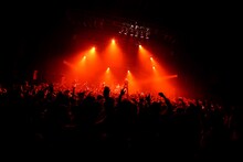 「MY FIRST STORY vs ANOTHER STORY」東京・TSUTAYA O-EAST公演でのMY FIRST STORYのパフォーマンスの様子。（Photo by Kohei Suzuki）