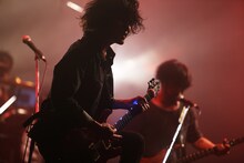 「MY FIRST STORY vs ANOTHER STORY」東京・TSUTAYA O-EAST公演でのMY FIRST STORYのパフォーマンスの様子。（Photo by Kohei Suzuki）