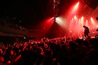 「MY FIRST STORY vs ANOTHER STORY」東京・TSUTAYA O-EAST公演でのMY FIRST STORYのパフォーマンスの様子。（Photo by Kohei Suzuki）