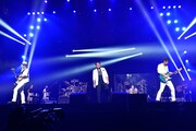 「TUBE 30th Anniversary 感謝熱烈YEAR!!!～こまめに水分補給～ at 日本武道館」の様子。