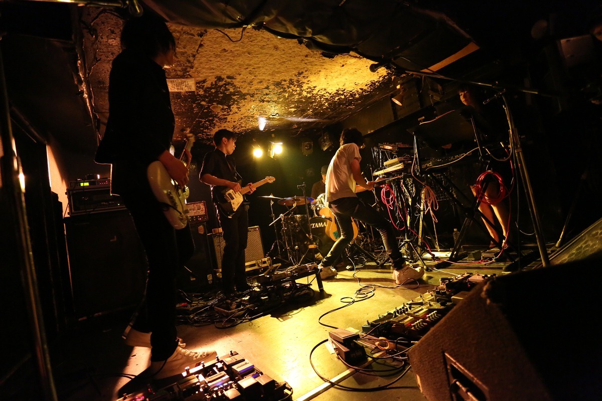 4月14日に東京・新宿JAMで行われたライブの様子。（撮影：鈴木公平）