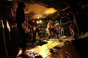 4月14日に東京・新宿JAMで行われたライブの様子。(撮影:鈴木公平)