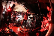 4月14日に東京・新宿JAMで行われたライブの様子。(撮影:鈴木公平)