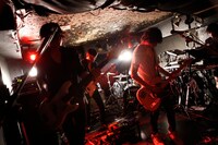 4月14日に東京・新宿JAMで行われたライブの様子。（撮影：鈴木公平）